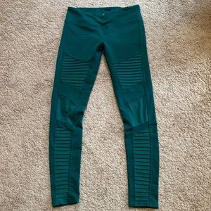 Alo Yoga Green moto leggings